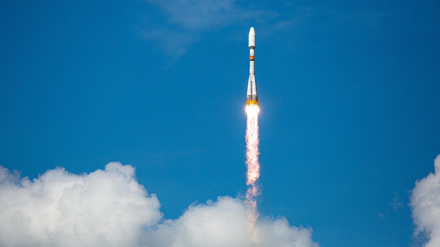 УСПЕШНЫЙ ЗАПУСК РАКЕТЫ-НОСИТЕЛЯ "СОЮЗ-2.1б"